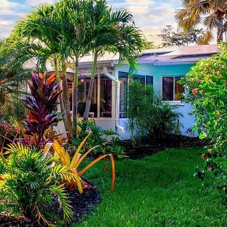 St Pete Beach House Backyard Jungle Oasis!